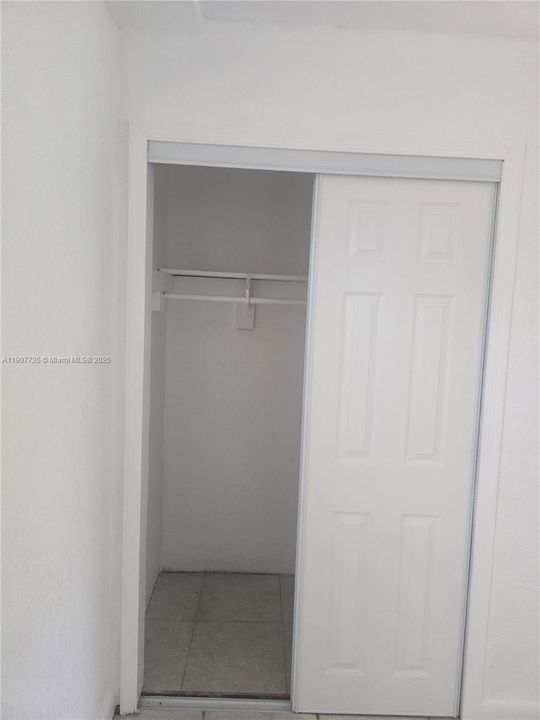 Под контрактом: $1,050 (1 спален, 1 ванн, 1810 Квадратных фут)