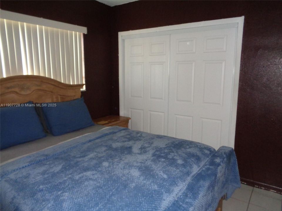 Active With Contract: $639,185 (5 beds, 2 baths, 2081 Square Feet)