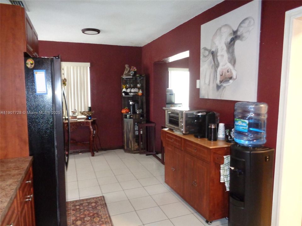 Active With Contract: $639,185 (5 beds, 2 baths, 2081 Square Feet)