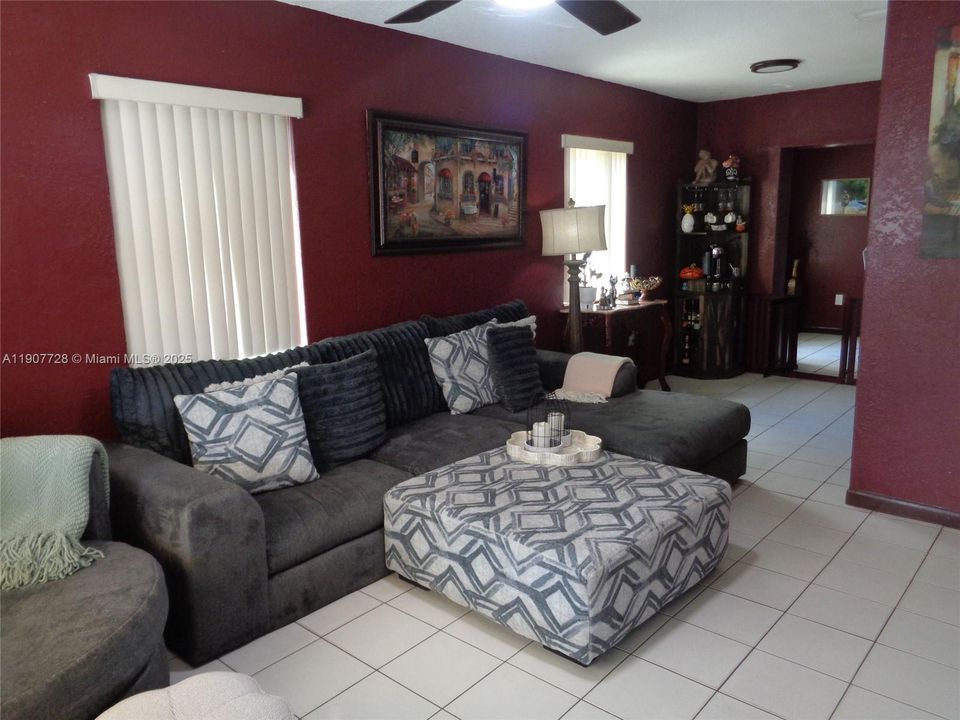 Active With Contract: $639,185 (5 beds, 2 baths, 2081 Square Feet)