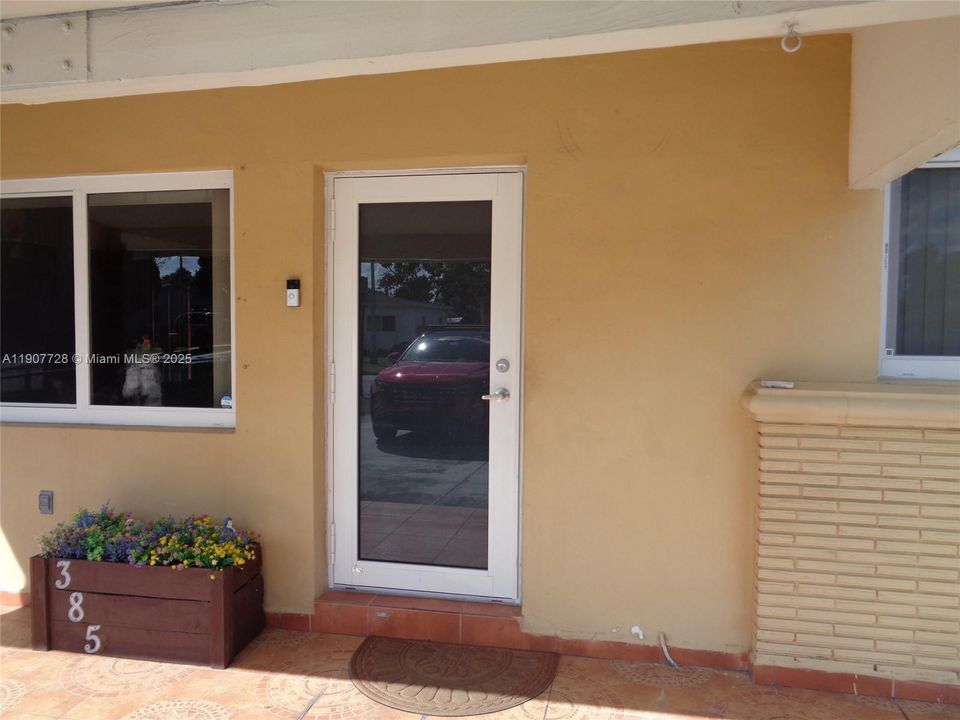 Active With Contract: $639,185 (5 beds, 2 baths, 2081 Square Feet)