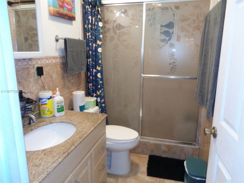 Active With Contract: $639,185 (5 beds, 2 baths, 2081 Square Feet)