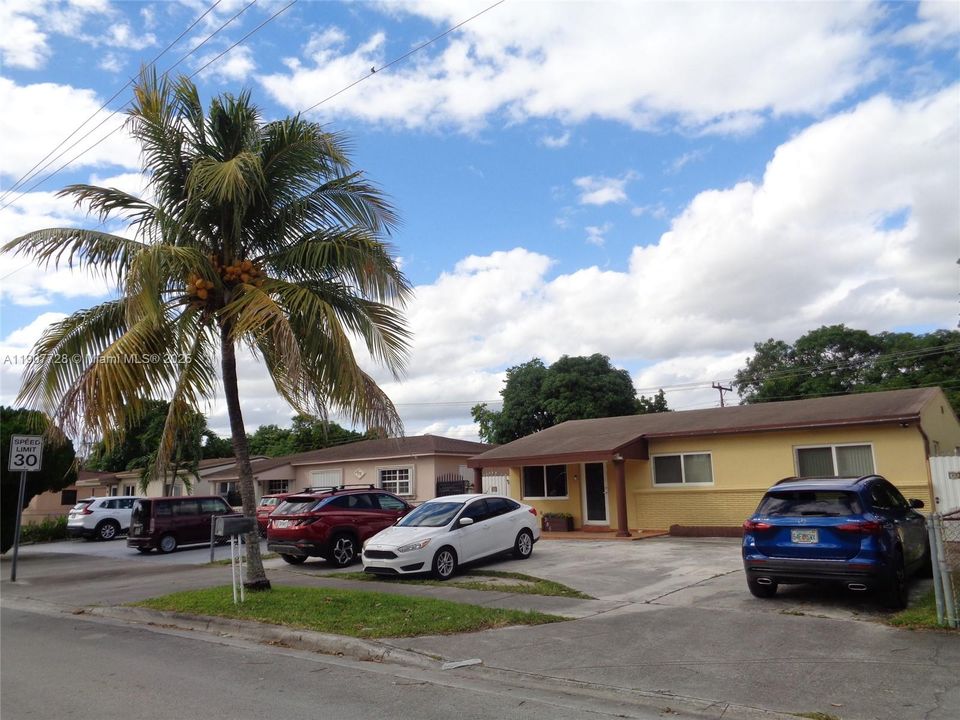 Active With Contract: $639,185 (5 beds, 2 baths, 2081 Square Feet)