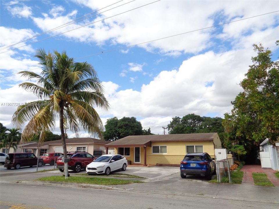 Active With Contract: $639,185 (5 beds, 2 baths, 2081 Square Feet)