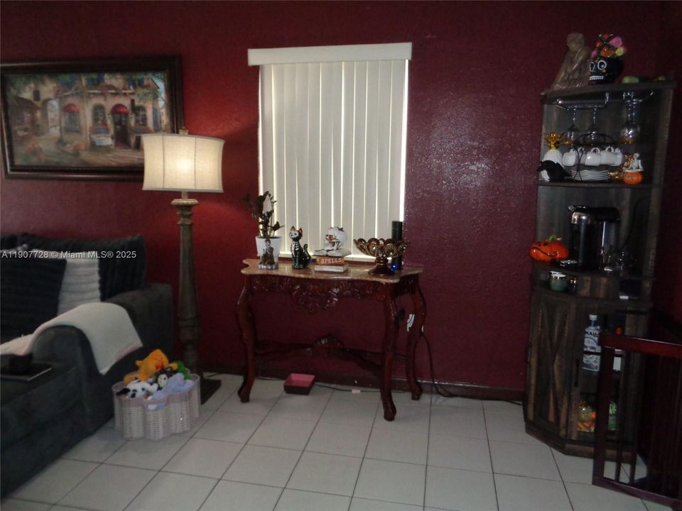 Active With Contract: $639,185 (5 beds, 2 baths, 2081 Square Feet)