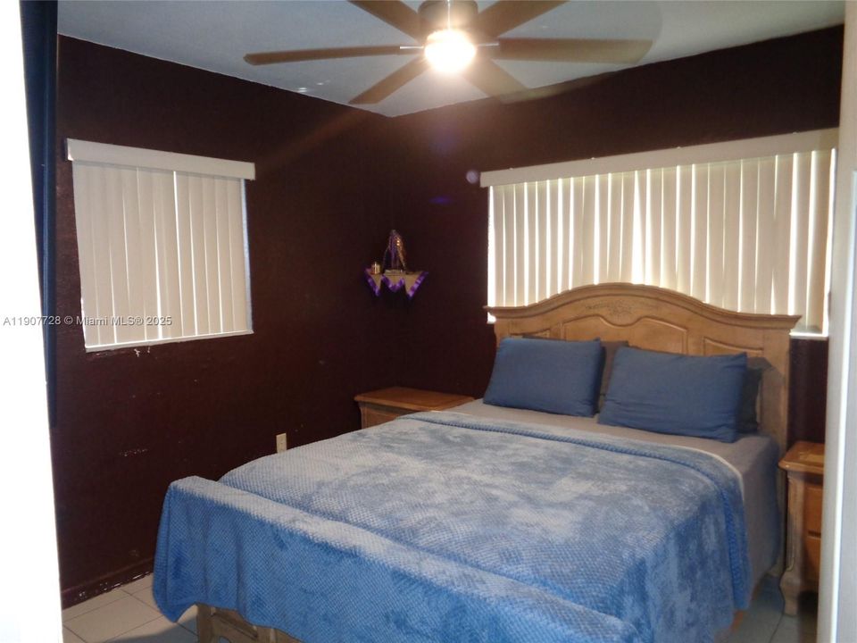 Active With Contract: $639,185 (5 beds, 2 baths, 2081 Square Feet)