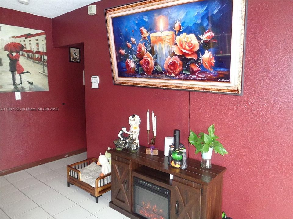 Active With Contract: $639,185 (5 beds, 2 baths, 2081 Square Feet)