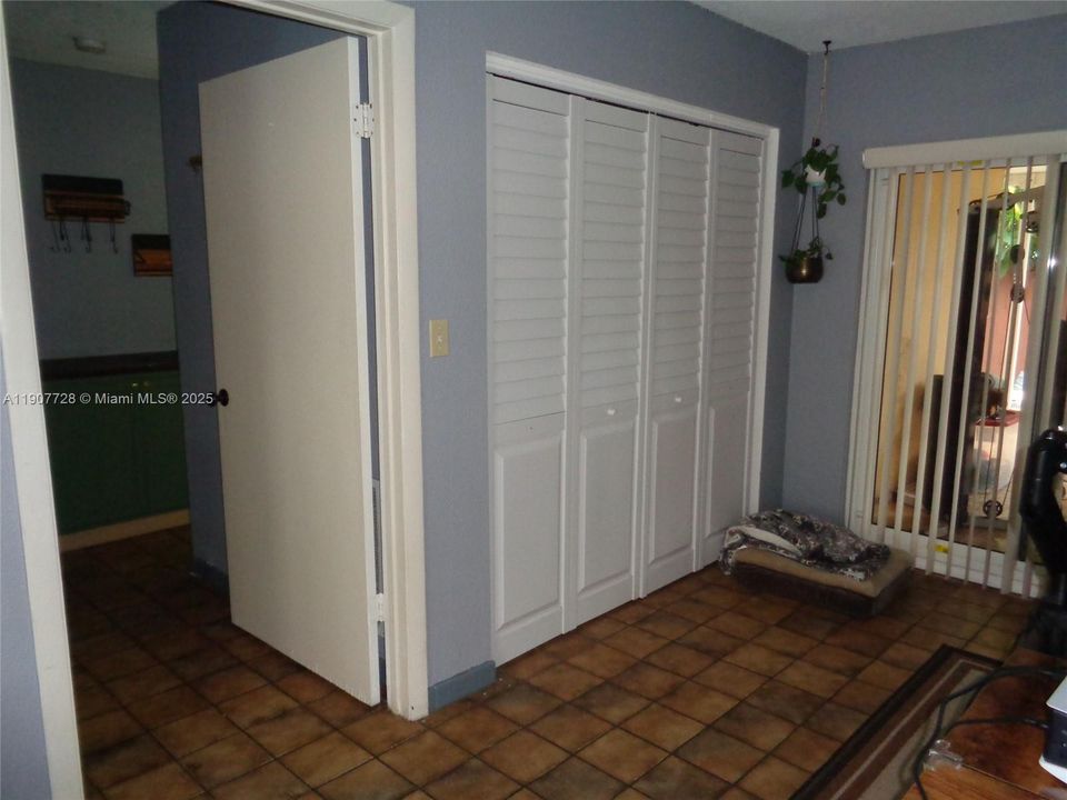 Active With Contract: $639,185 (5 beds, 2 baths, 2081 Square Feet)