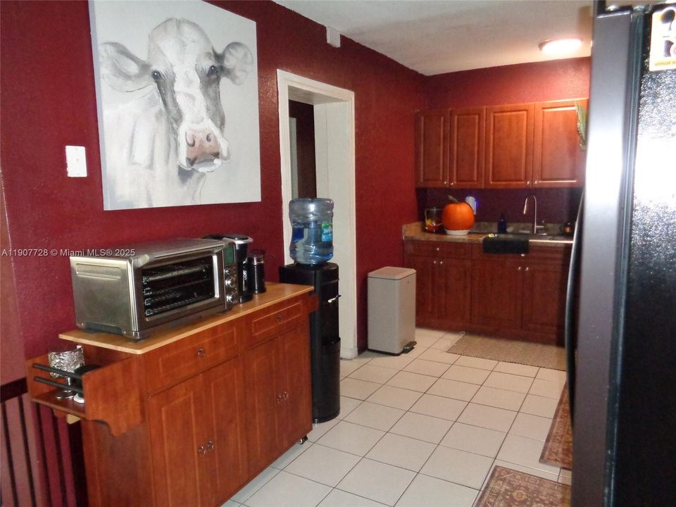 Active With Contract: $639,185 (5 beds, 2 baths, 2081 Square Feet)