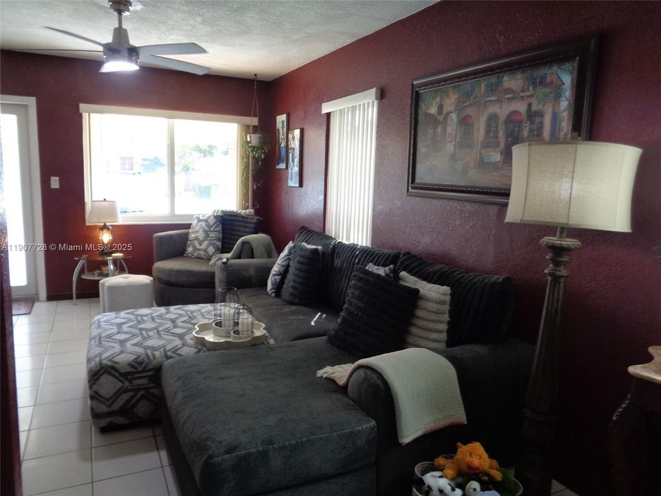 Active With Contract: $639,185 (5 beds, 2 baths, 2081 Square Feet)