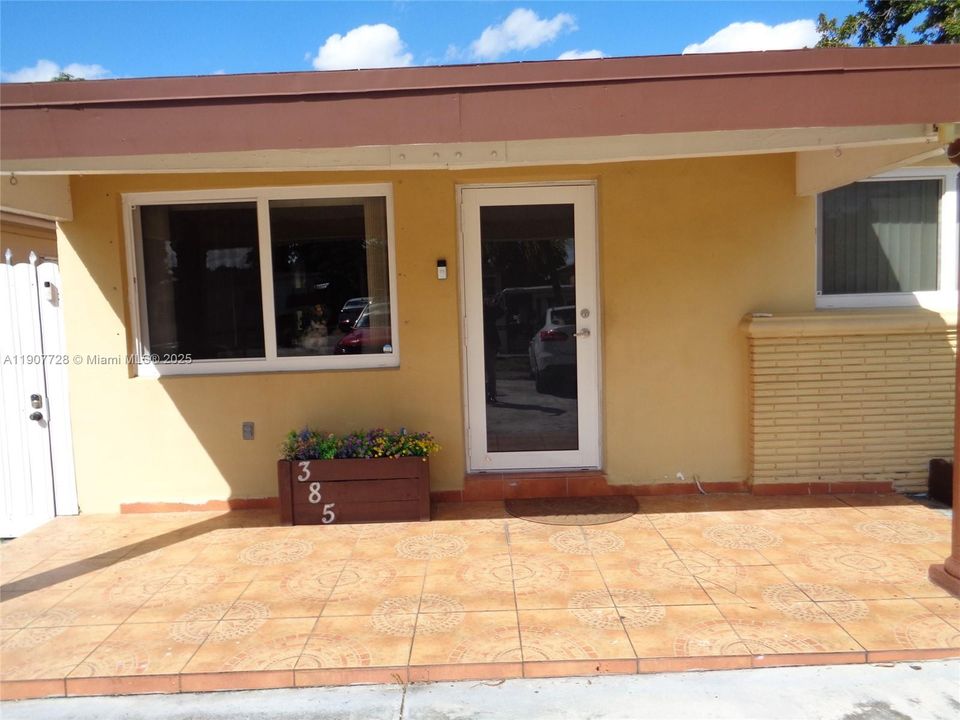 Active With Contract: $639,185 (5 beds, 2 baths, 2081 Square Feet)