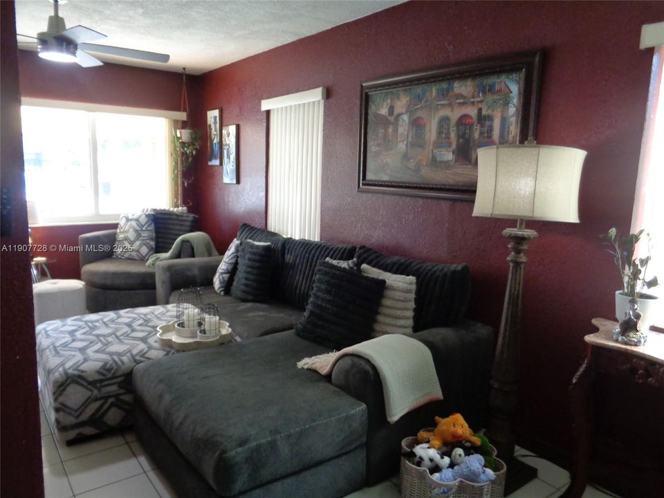 Active With Contract: $639,185 (5 beds, 2 baths, 2081 Square Feet)