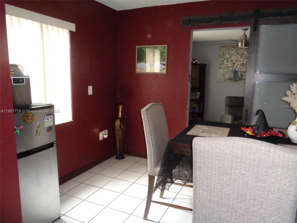 Active With Contract: $639,185 (5 beds, 2 baths, 2081 Square Feet)