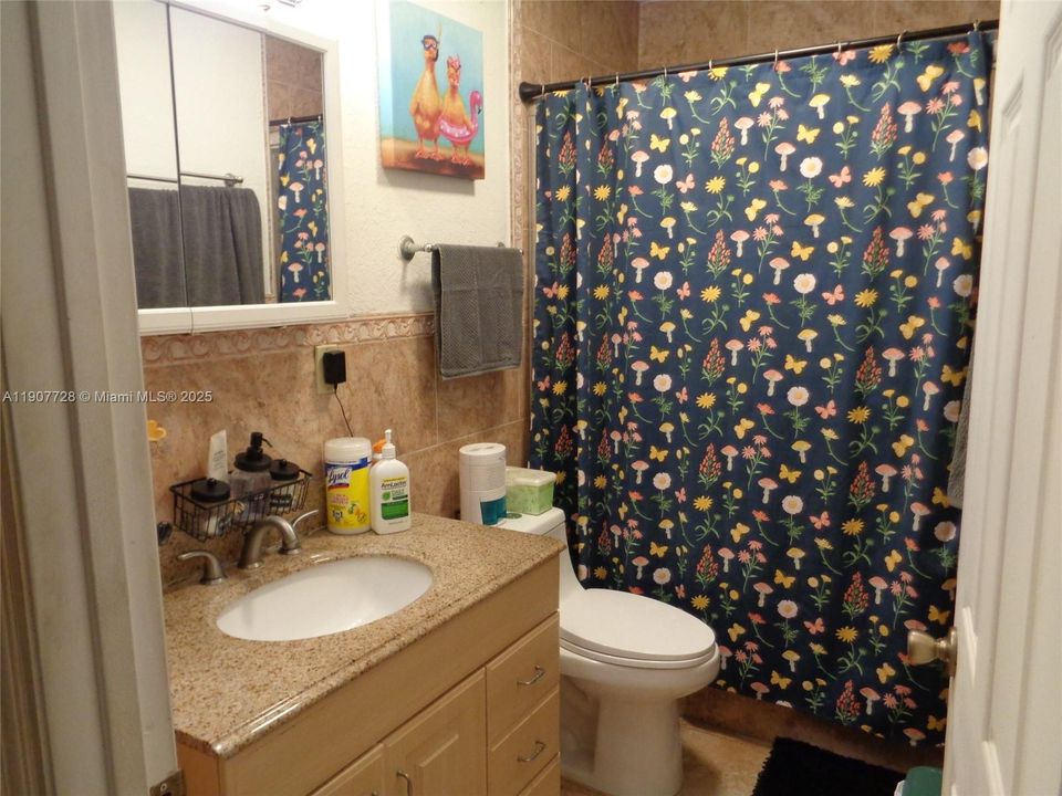 Active With Contract: $639,185 (5 beds, 2 baths, 2081 Square Feet)