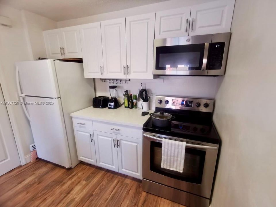 На продажу: $435,000 (2 спален, 2 ванн, 980 Квадратных фут)