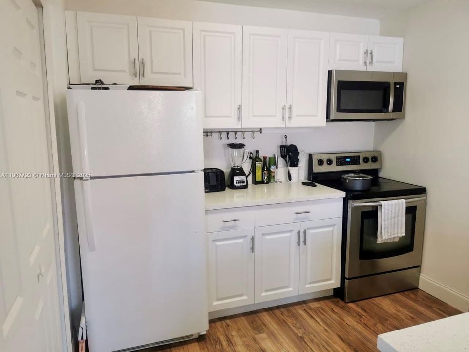 На продажу: $435,000 (2 спален, 2 ванн, 980 Квадратных фут)