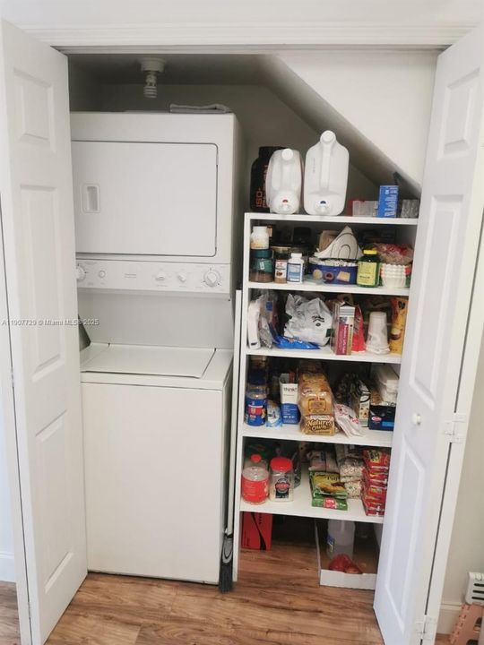 На продажу: $435,000 (2 спален, 2 ванн, 980 Квадратных фут)