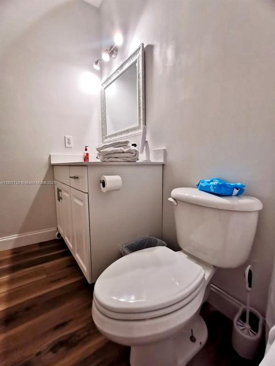 На продажу: $435,000 (2 спален, 2 ванн, 980 Квадратных фут)