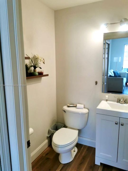 На продажу: $435,000 (2 спален, 2 ванн, 980 Квадратных фут)