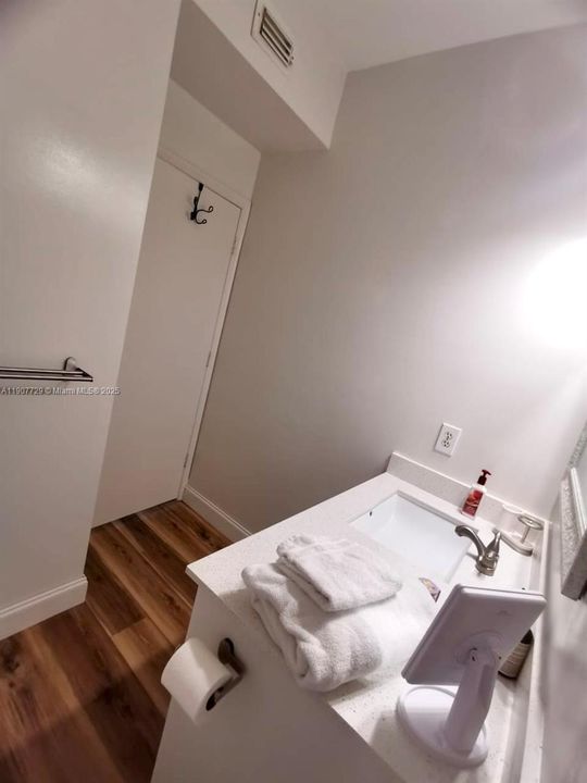 На продажу: $435,000 (2 спален, 2 ванн, 980 Квадратных фут)