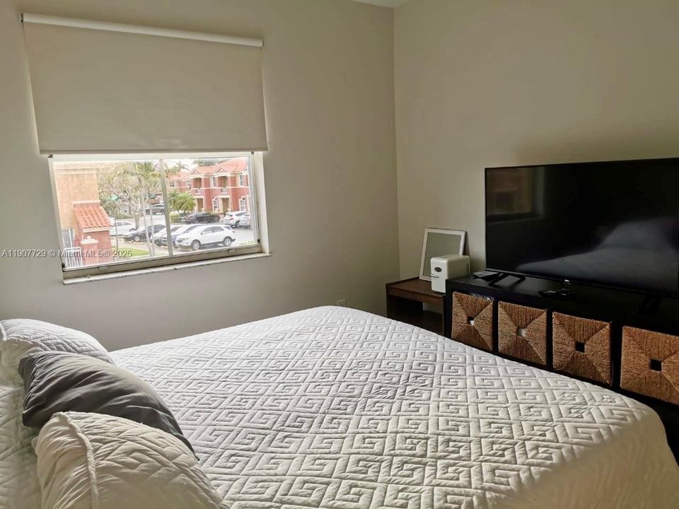 На продажу: $435,000 (2 спален, 2 ванн, 980 Квадратных фут)