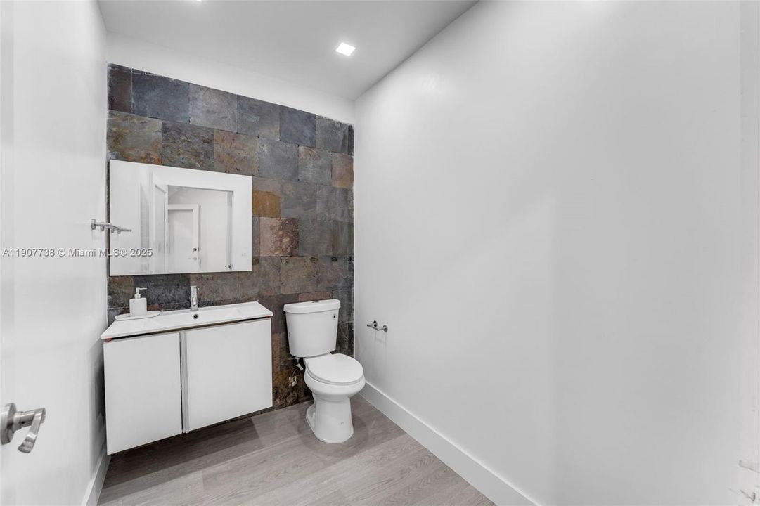 В аренду: $6,999 (0 спален, 0 ванн, 0 Квадратных фут)