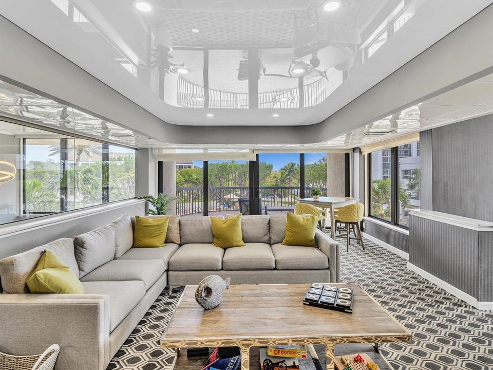 UPSTAIRS LOUNGE
