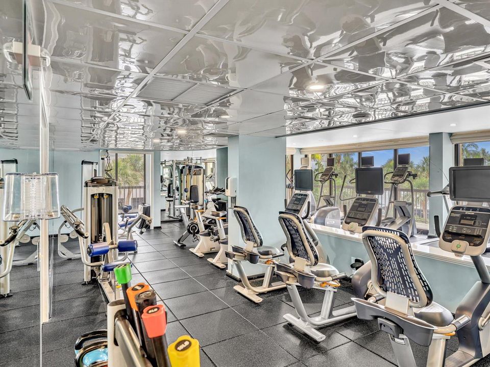 FITNESS ROOM