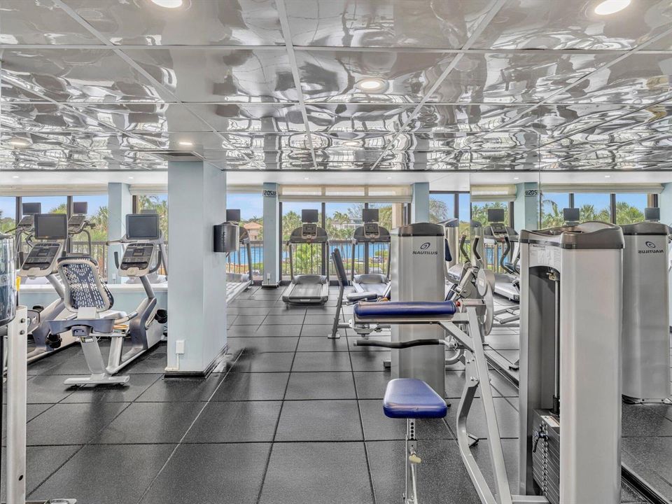 FITNESS ROOM