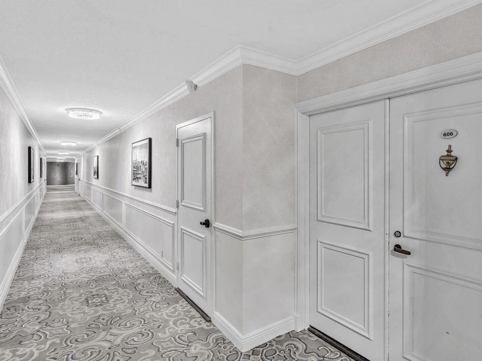 #606 ENTRANCE & HALL