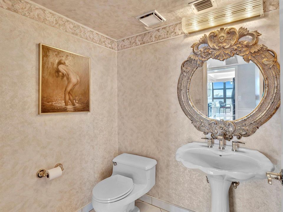 POWDER RM OF FOYER ENTRY