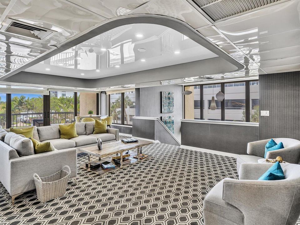UPSTAIRS LOUNGE