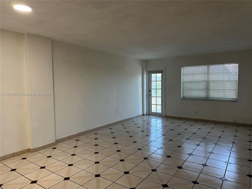 En Venta: $299,000 (1 camas, 1 baños, 792 Pies cuadrados)
