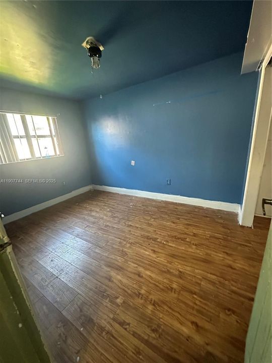 合同活跃: $415,000 (3 贝兹, 2 浴室, 1438 平方英尺)