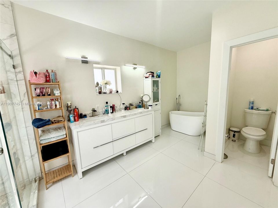 待售: $1,080,000 (4 贝兹, 4 浴室, 2400 平方英尺)