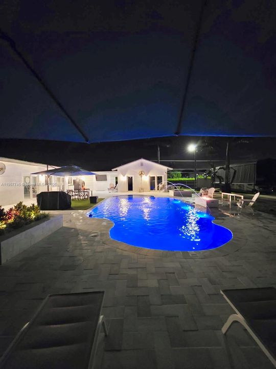 待售: $1,080,000 (4 贝兹, 4 浴室, 2400 平方英尺)