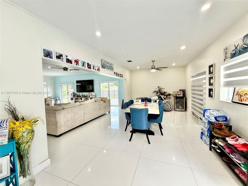 待售: $1,080,000 (4 贝兹, 4 浴室, 2400 平方英尺)