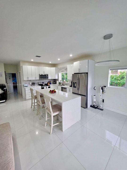 待售: $1,080,000 (4 贝兹, 4 浴室, 2400 平方英尺)