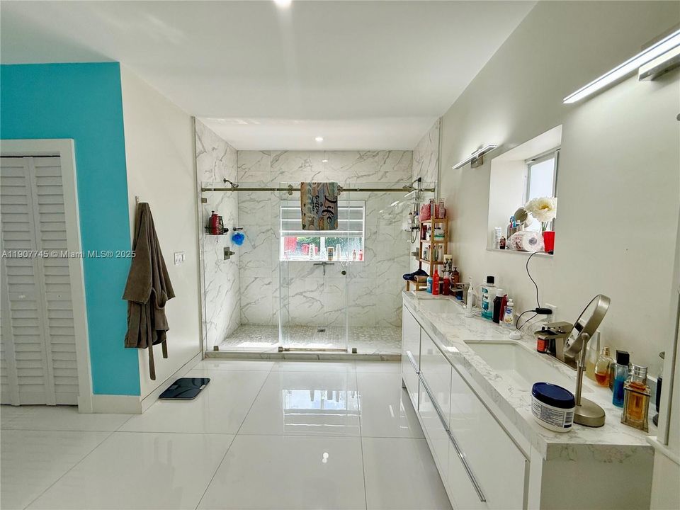 待售: $1,080,000 (4 贝兹, 4 浴室, 2400 平方英尺)