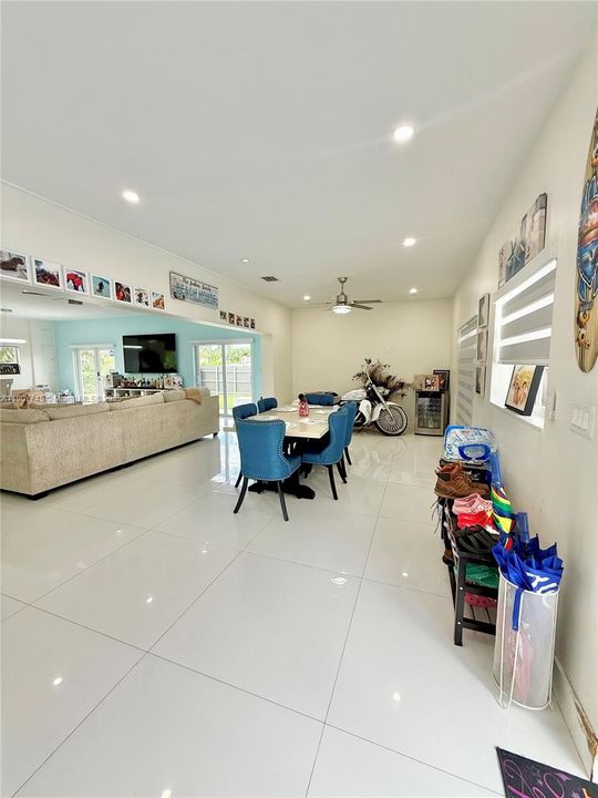 待售: $1,080,000 (4 贝兹, 4 浴室, 2400 平方英尺)