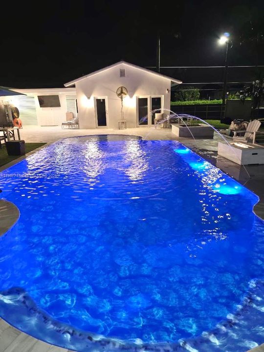 待售: $1,080,000 (4 贝兹, 4 浴室, 2400 平方英尺)