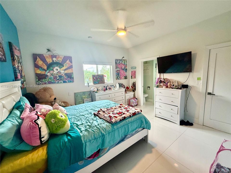 待售: $1,080,000 (4 贝兹, 4 浴室, 2400 平方英尺)