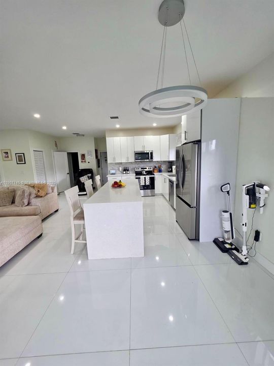 待售: $1,080,000 (4 贝兹, 4 浴室, 2400 平方英尺)