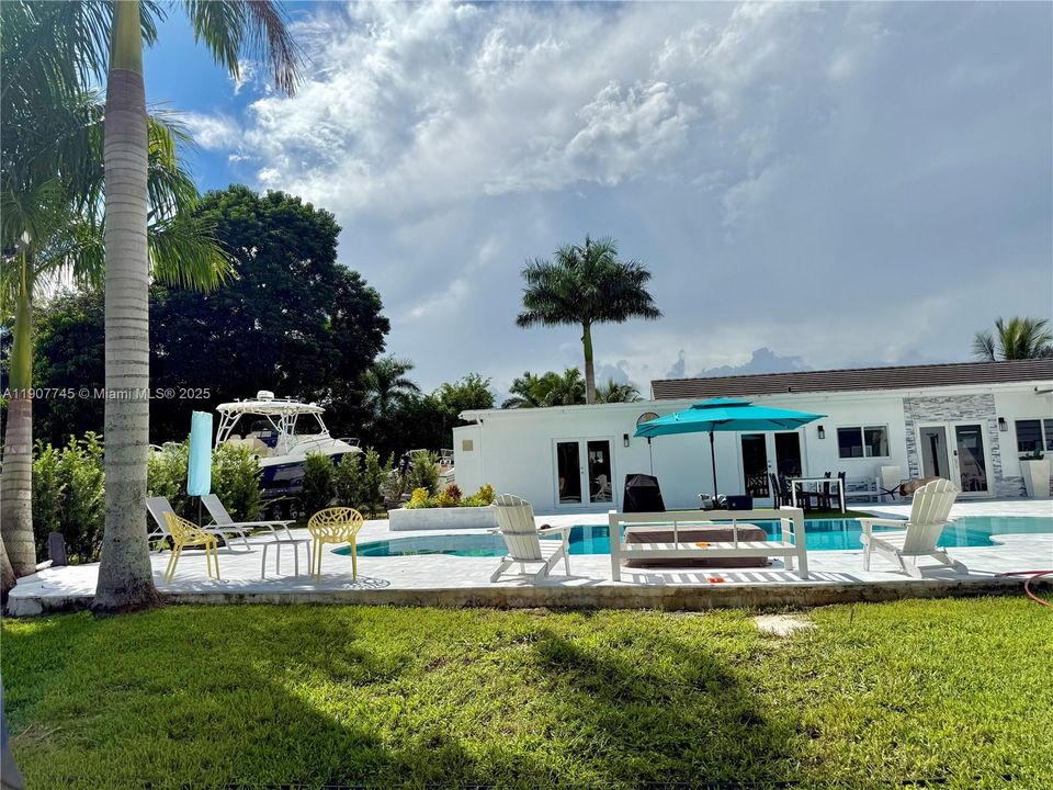 待售: $1,080,000 (4 贝兹, 4 浴室, 2400 平方英尺)