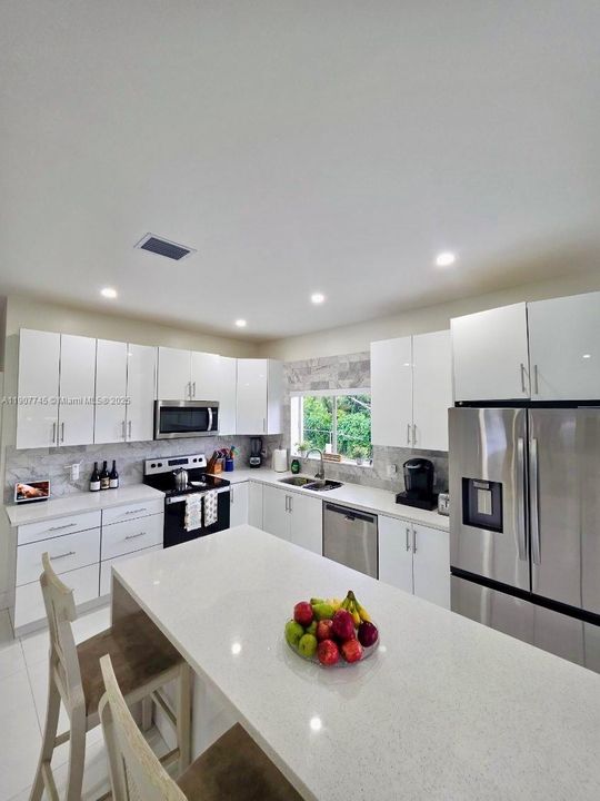 待售: $1,080,000 (4 贝兹, 4 浴室, 2400 平方英尺)