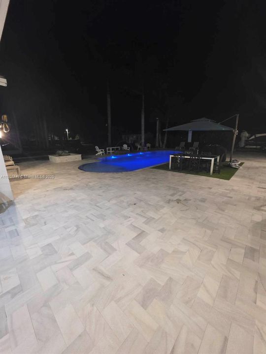 待售: $1,080,000 (4 贝兹, 4 浴室, 2400 平方英尺)