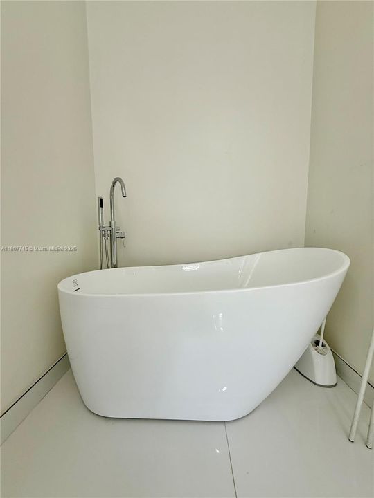 待售: $1,080,000 (4 贝兹, 4 浴室, 2400 平方英尺)