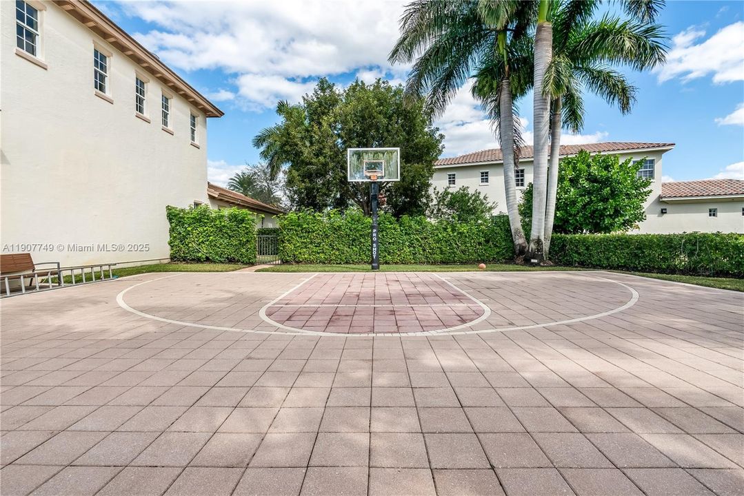 For Rent: $14,000 (6 beds, 5 baths, 5956 Square Feet)