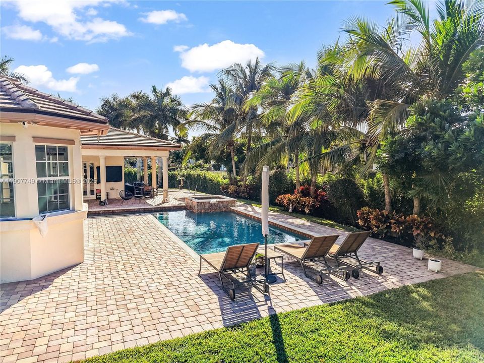 For Rent: $14,000 (6 beds, 5 baths, 5956 Square Feet)