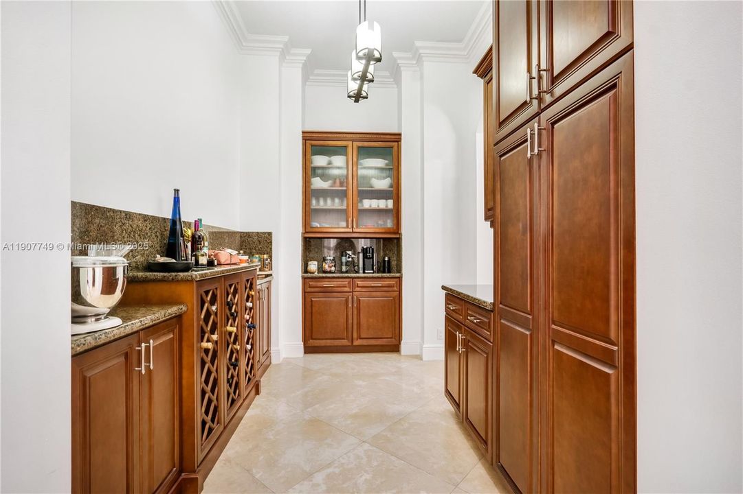 For Rent: $14,000 (6 beds, 5 baths, 5956 Square Feet)